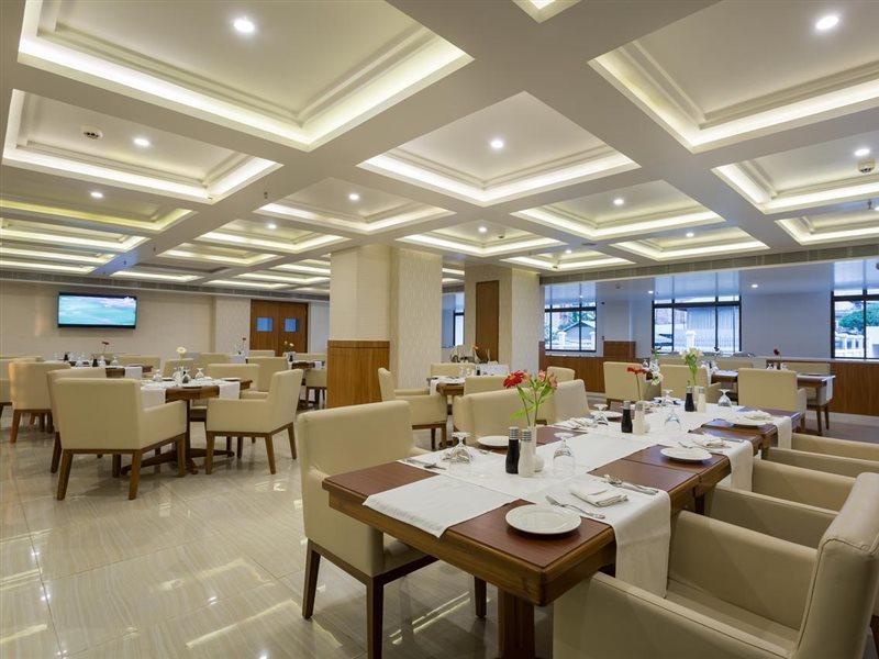 Classic Grande,A Member Of Radisson Imphal Dış mekan fotoğraf