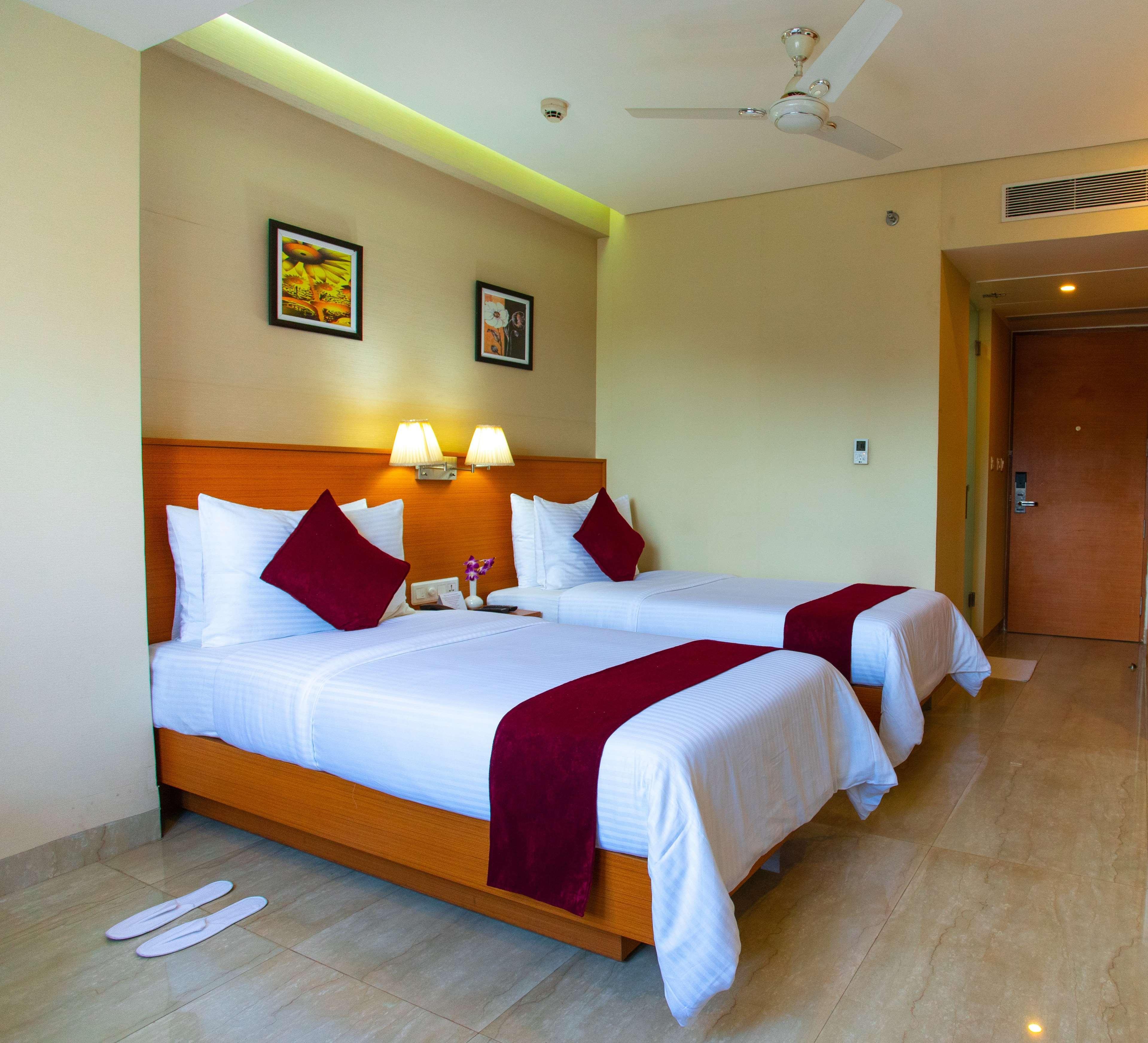 Classic Grande,A Member Of Radisson Imphal Dış mekan fotoğraf