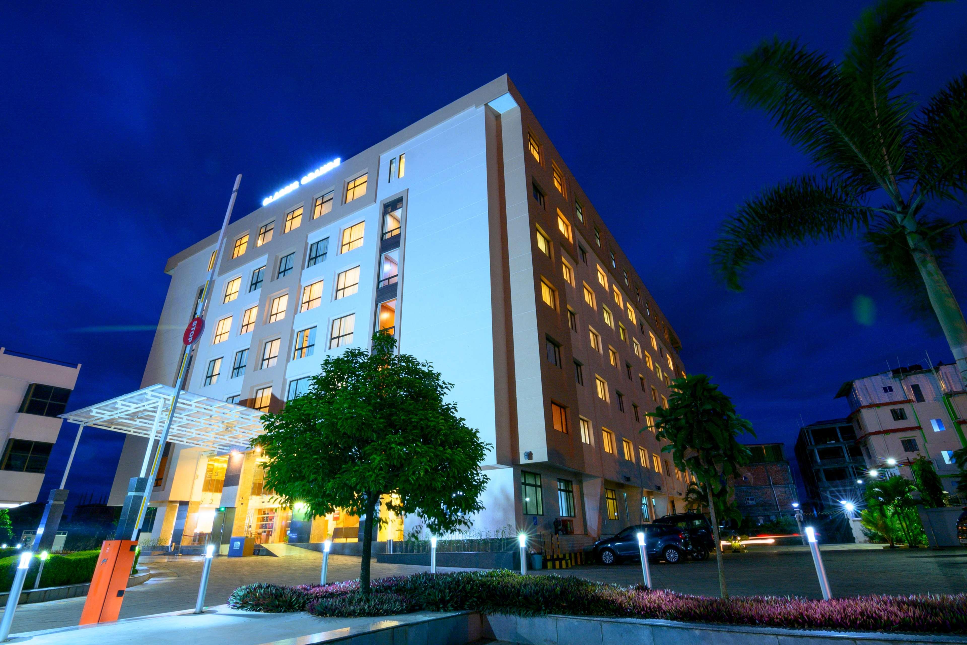 Classic Grande,A Member Of Radisson Imphal Dış mekan fotoğraf