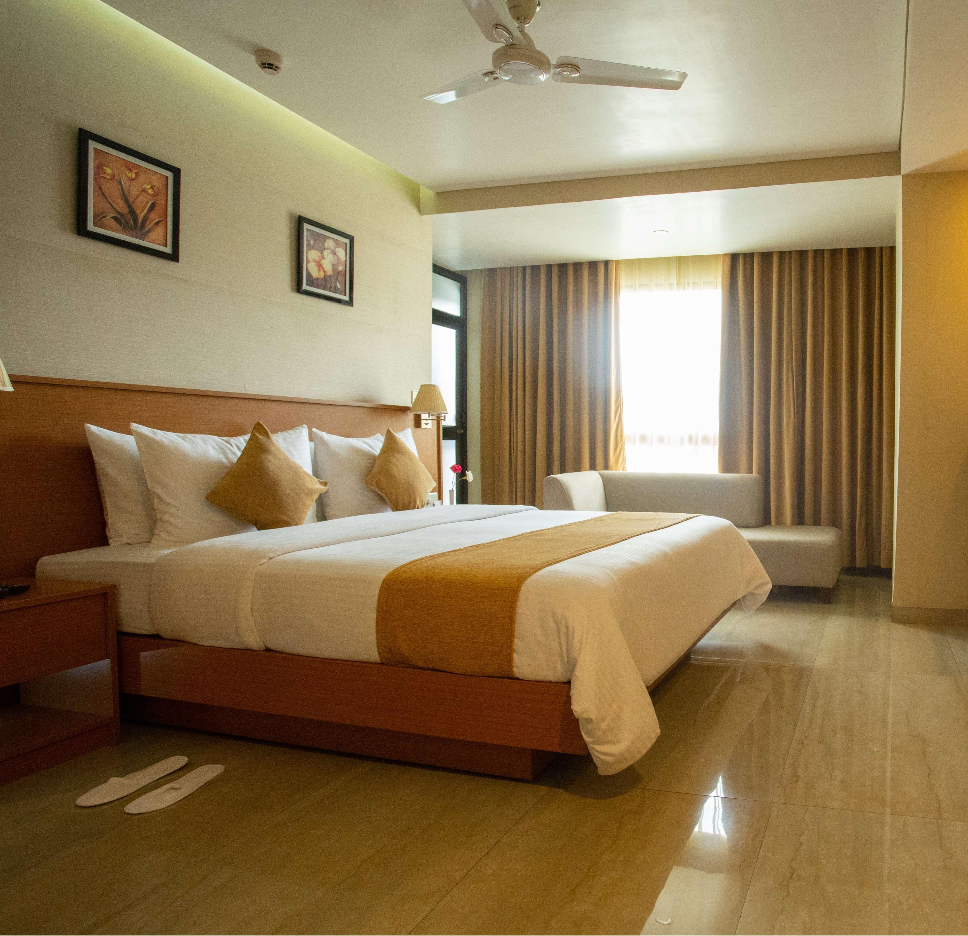 Classic Grande,A Member Of Radisson Imphal Dış mekan fotoğraf