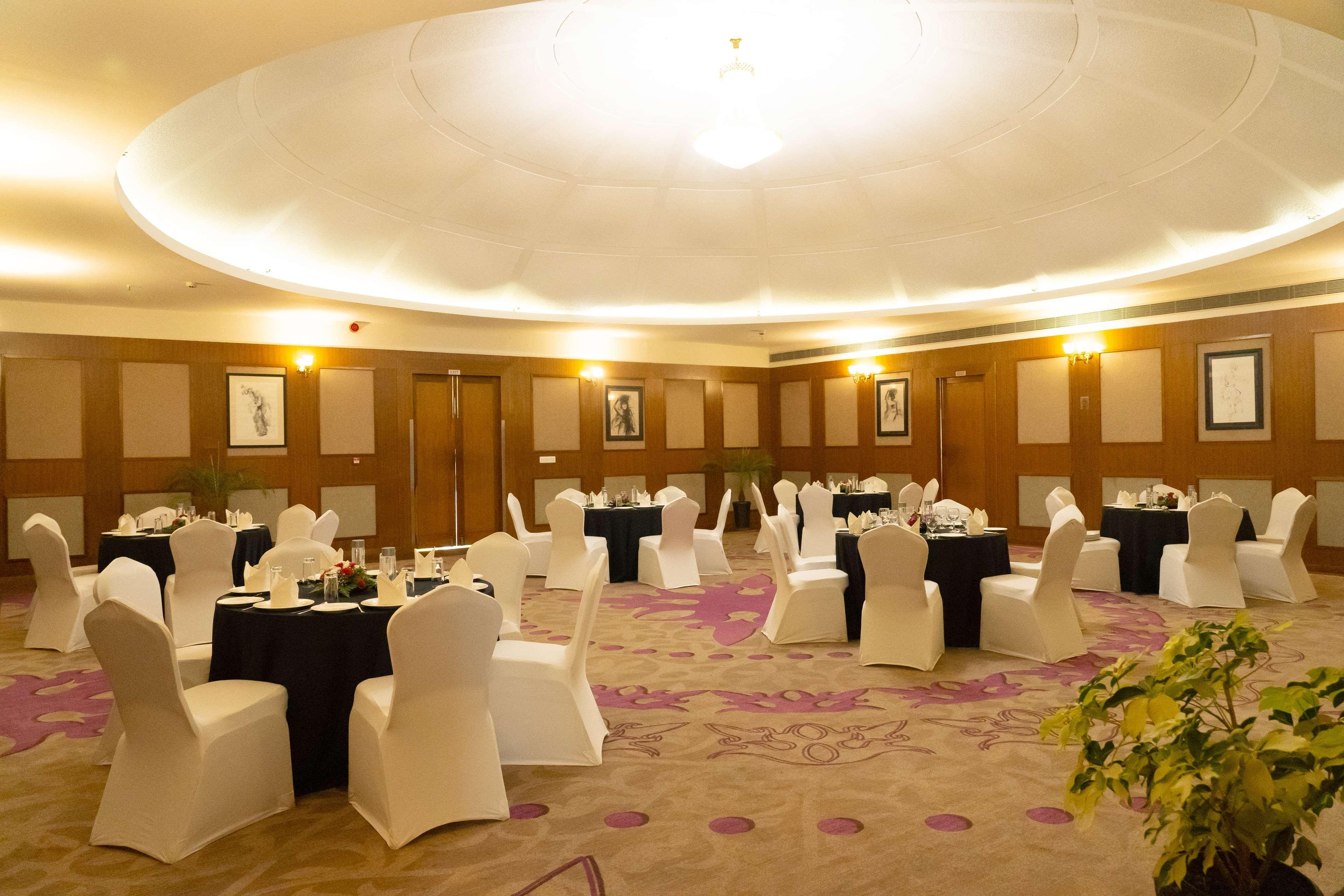 Classic Grande,A Member Of Radisson Imphal Dış mekan fotoğraf