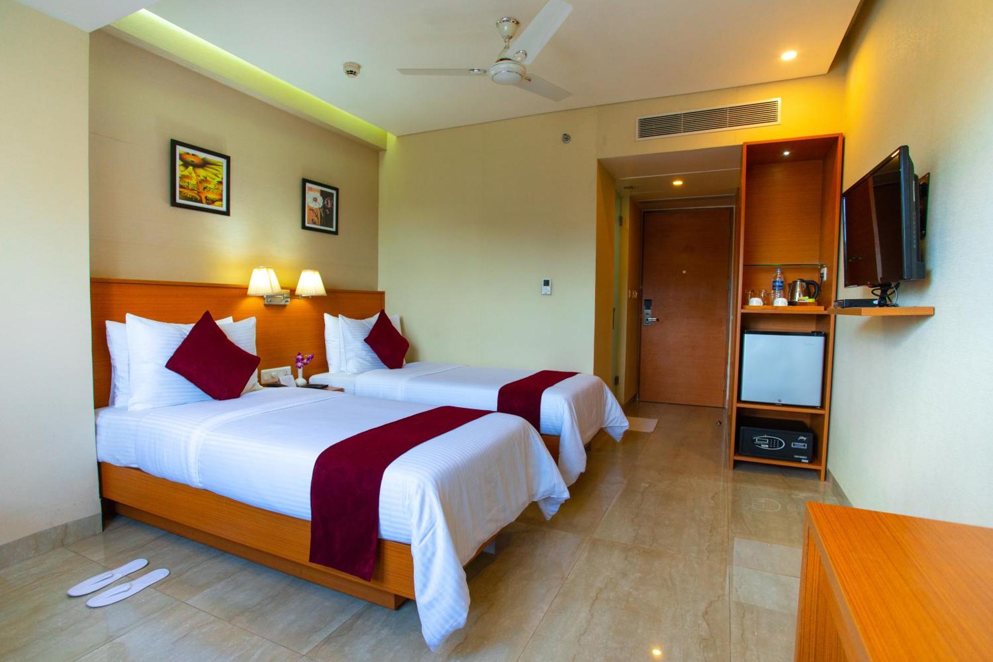 Classic Grande,A Member Of Radisson Imphal Dış mekan fotoğraf
