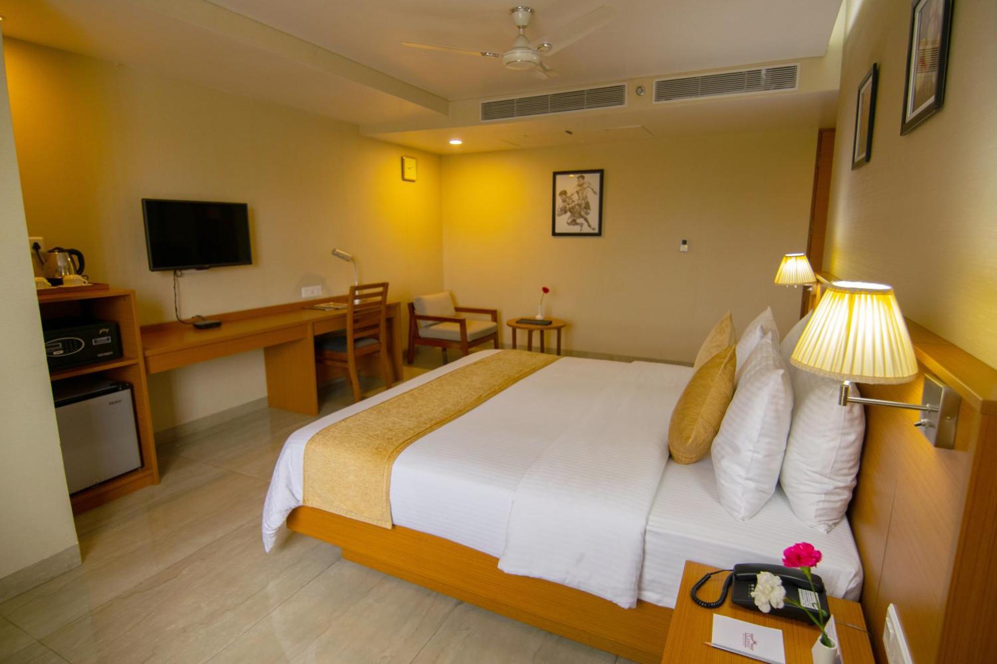 Classic Grande,A Member Of Radisson Imphal Dış mekan fotoğraf