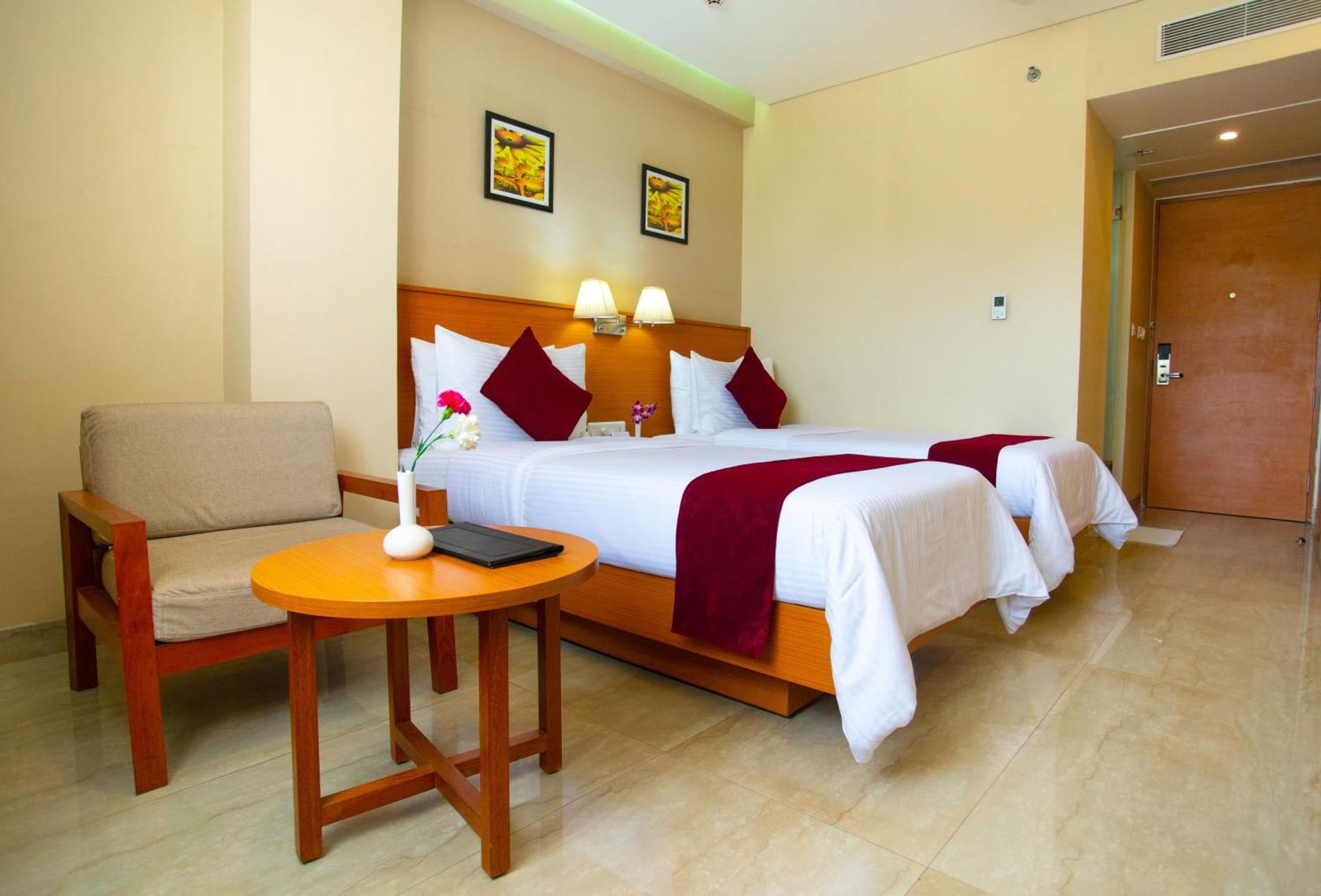Classic Grande,A Member Of Radisson Imphal Dış mekan fotoğraf