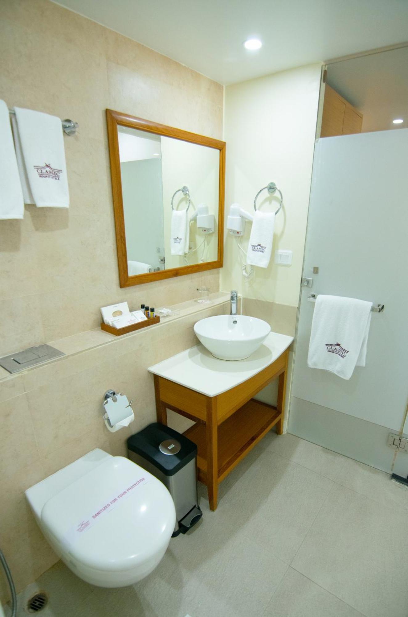 Classic Grande,A Member Of Radisson Imphal Dış mekan fotoğraf