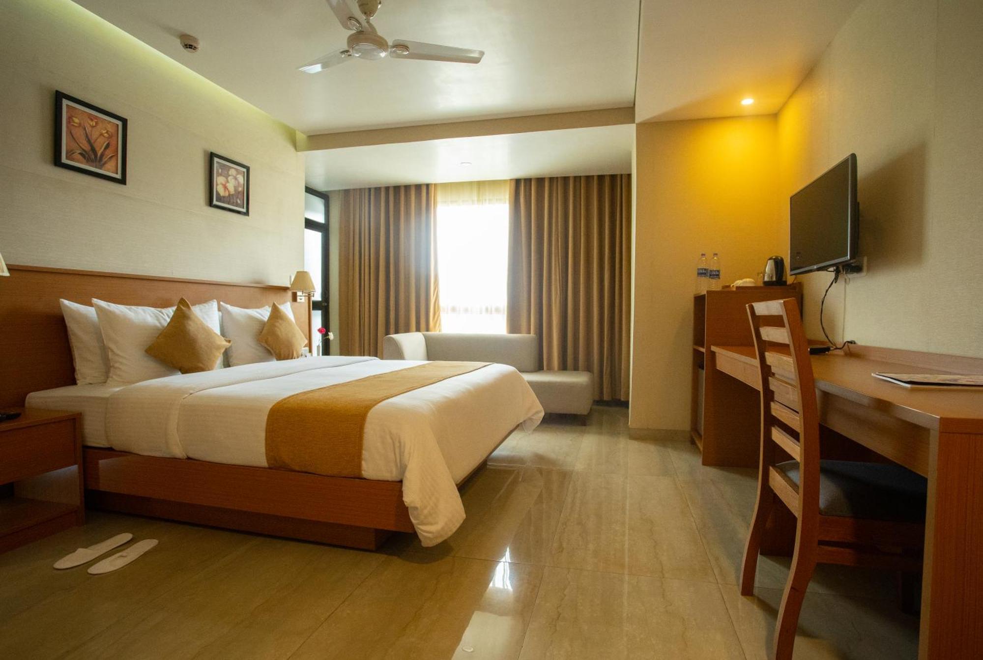 Classic Grande,A Member Of Radisson Imphal Dış mekan fotoğraf