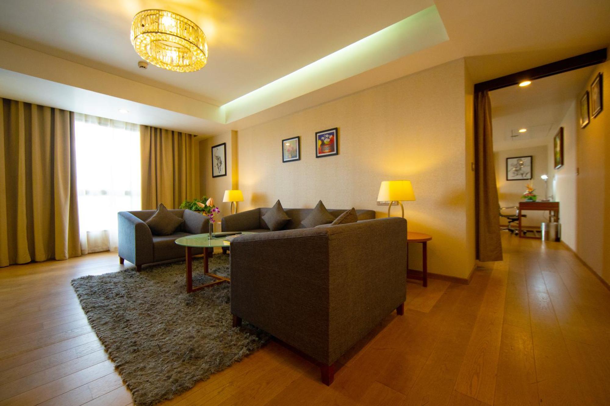 Classic Grande,A Member Of Radisson Imphal Dış mekan fotoğraf