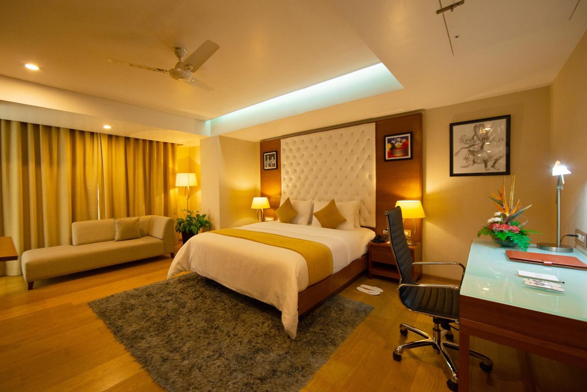Classic Grande,A Member Of Radisson Imphal Dış mekan fotoğraf