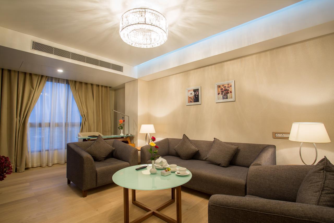 Classic Grande,A Member Of Radisson Imphal Dış mekan fotoğraf