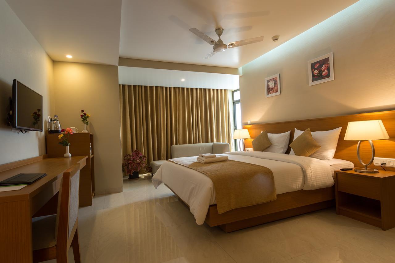 Classic Grande,A Member Of Radisson Imphal Dış mekan fotoğraf