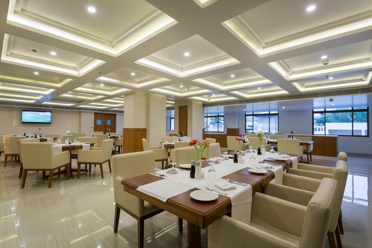 Classic Grande,A Member Of Radisson Imphal Dış mekan fotoğraf