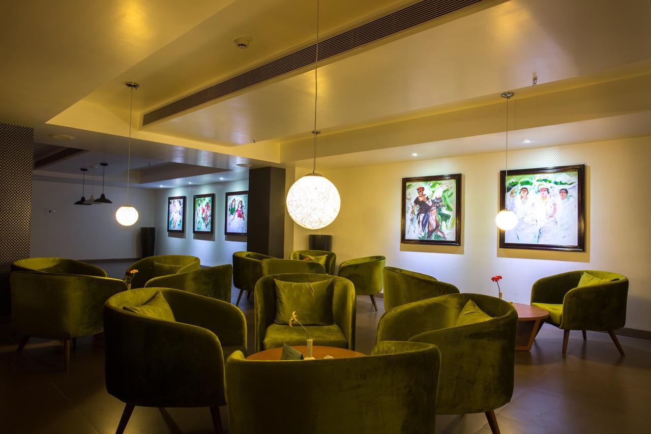 Classic Grande,A Member Of Radisson Imphal Dış mekan fotoğraf