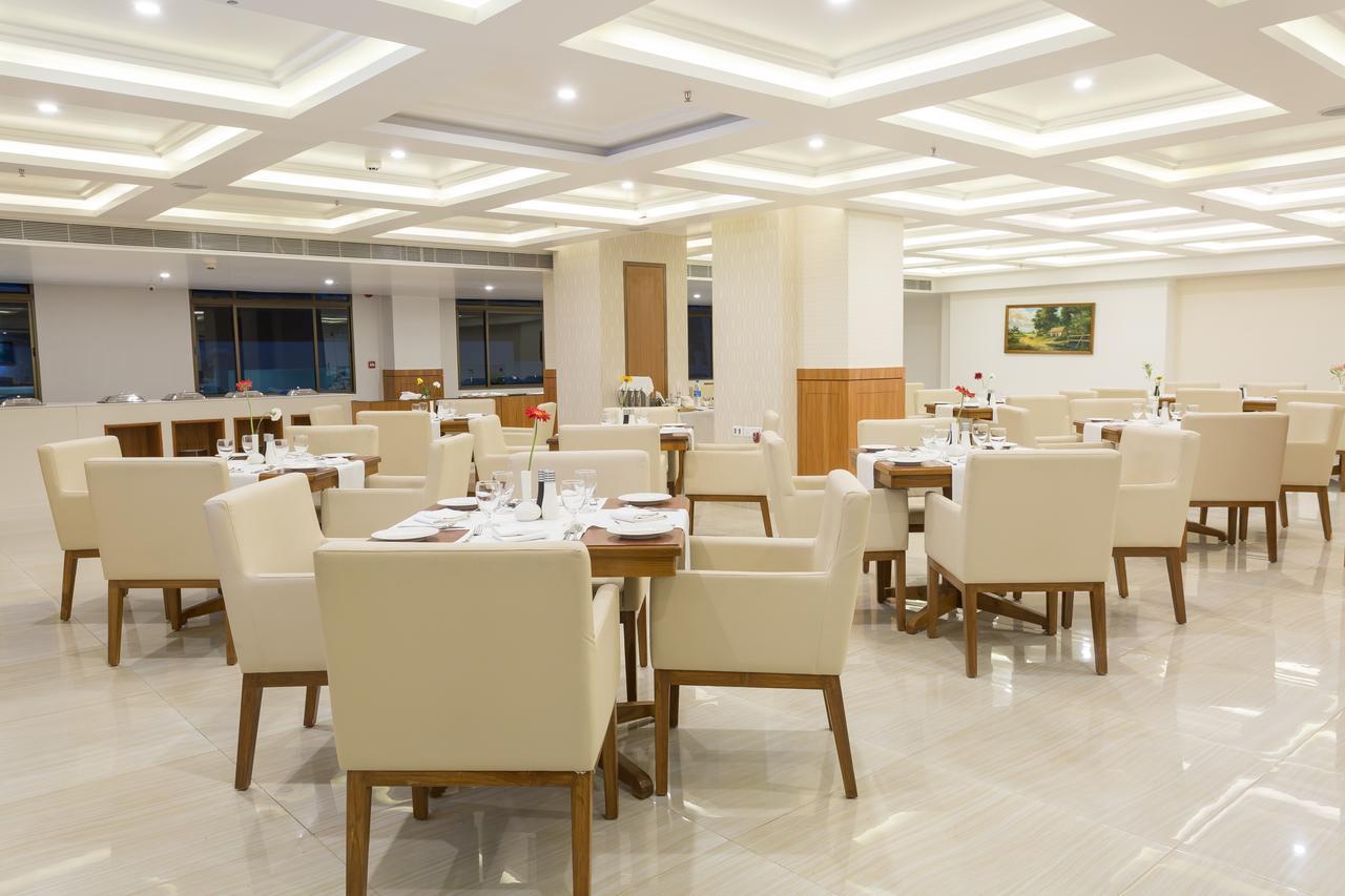 Classic Grande,A Member Of Radisson Imphal Dış mekan fotoğraf