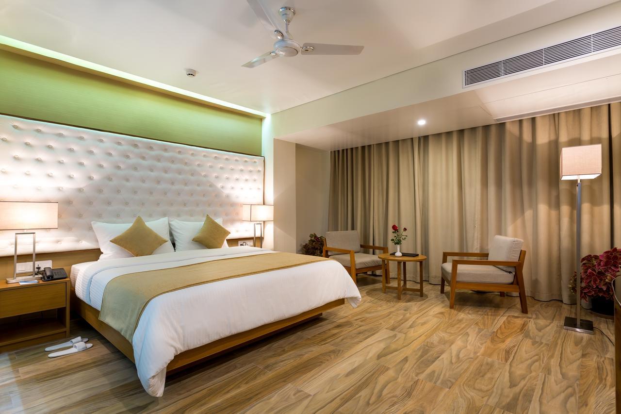Classic Grande,A Member Of Radisson Imphal Dış mekan fotoğraf