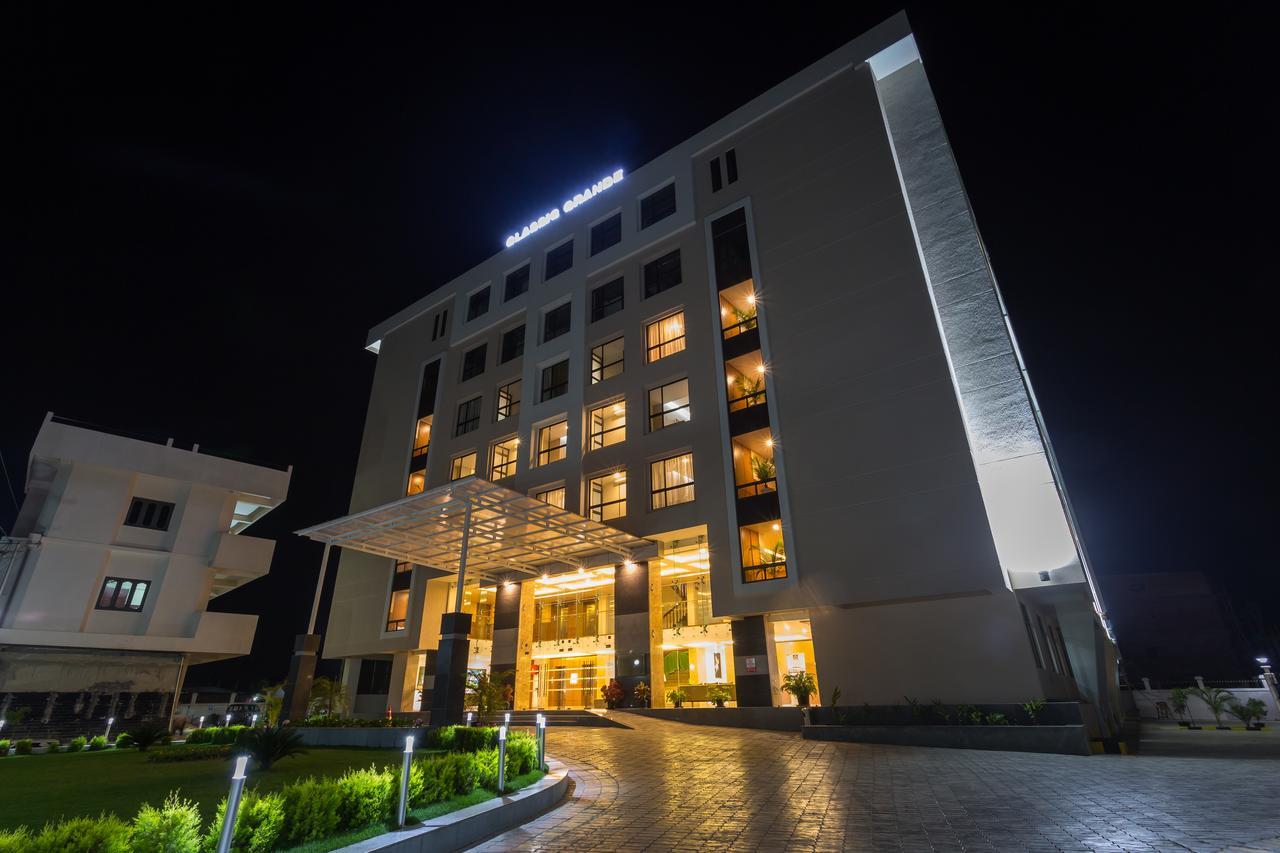 Classic Grande,A Member Of Radisson Imphal Dış mekan fotoğraf